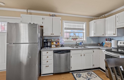 Galveston House | Enjoy all the history and charm of Galveston Island - a block from the beach!