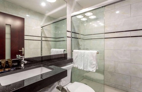 Greenwood House | Enjoy an indulgent stay with free coffee and a free daily newspaper!