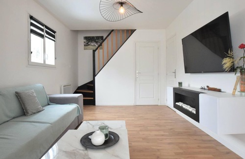 Hermanville-sur-Mer House | Enjoy an unforgettable vacation in this inviting vacation home near the beach!