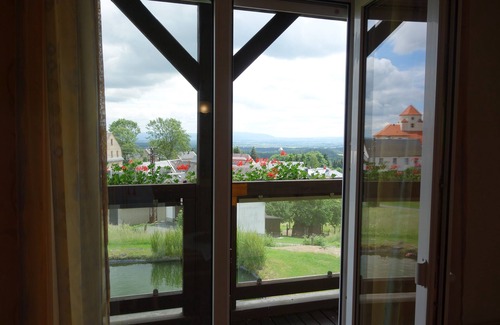 Bad Brambach Apartment | Enjoy and relax with a wonderful panoramic view at Schönberg Castle