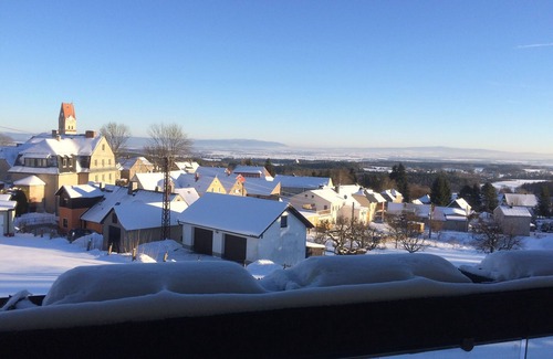 Bad Brambach Apartment | Enjoy and relax with a wonderful panoramic view at Schönberg Castle