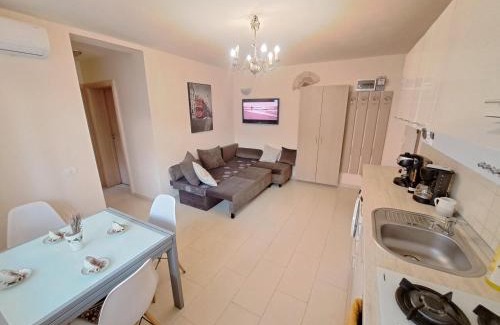 Arad Apartment | ENJOY ARAD! self checkin-no invoice is issued, free parking on two streets