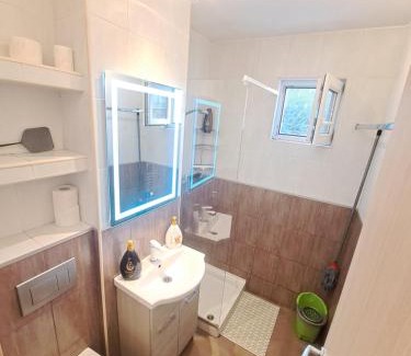Arad Apartment | ENJOY ARAD! self checkin-no invoice is issued, free parking on two streets