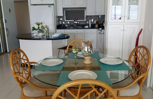 Diamond Head - Kapahulu - St. Louis Condo | Enjoy Beachside Living! Relax at the Popular Colony Surf #602