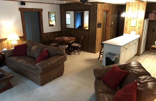 Livingston House | ENJOY Beautiful Lake Anna @ COZY FAMILY RETREAT with Boat Ramp and Marina Slips
