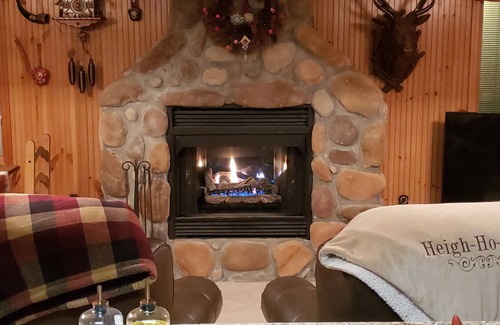 Maggie Valley Cabin | Enjoy beautiful mountain views from the porch