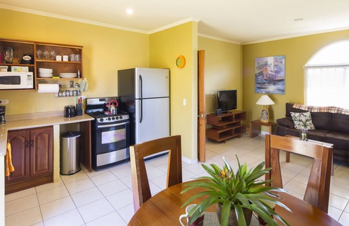 Ciudad Colon House | Enjoy beautiful weather in a wonderful space. Perfect for UPeace/remote worker