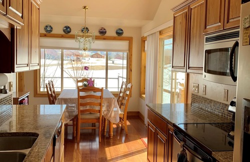 Victor House | Enjoy being home @ Fox Creek