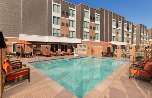 Nut Tree House | enjoy being minutes away from the University of California
