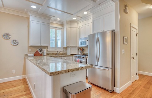 Lincoln Beach House | Enjoy Bella Beach Craftsmanship, King Master Suite, Hot Tub, Fire Pit and More!