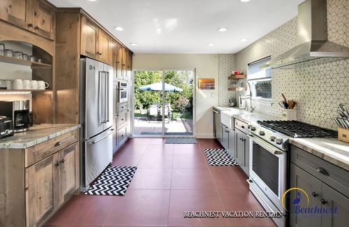 Eastside Santa Cruz House | Enjoy Blue Evo. Newly remodeled, private back yard, new Hot tub, Pet Friendly, walk to the beach
