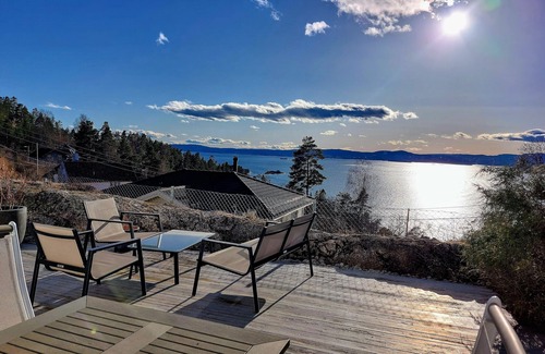 Nesoddtangen House | Enjoy breathtaking Oslo Fjord views with your own private beach hut