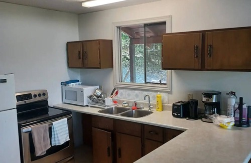 Frontenac Cottage | Enjoy Buck Lake with your pets!nn