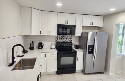 Lockhart House | Enjoy charming 3-bedroom, 2 bath Lake House in a quiet and safe area.