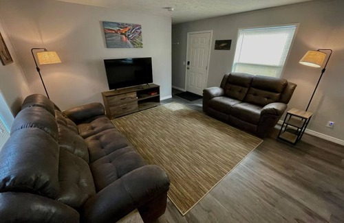 Fort Smith House | Enjoy Comfort & Convenience While Exploring the Bighorn River & Lake!