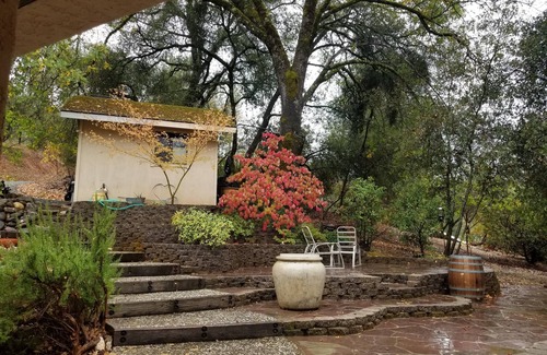 Angels Camp House | Enjoy concerts, wine, beer tasting, shopping or relaxing in town by Angels Creek