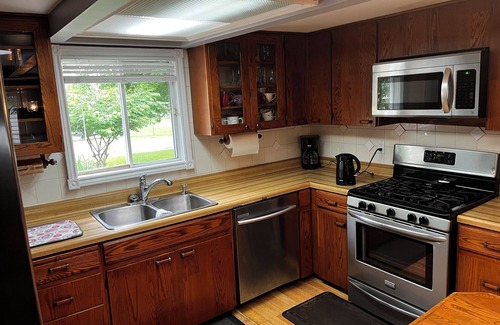 Alcona Cottage | Enjoy cottage living. Just a short walk away from the beach!