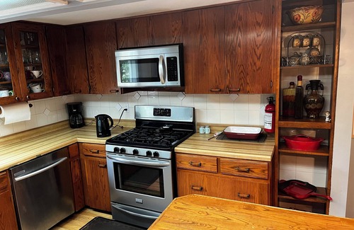 Alcona Cottage | Enjoy cottage living. Just a short walk away from the beach!