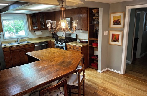 Alcona Cottage | Enjoy cottage living. Just a short walk away from the beach!