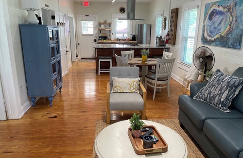 Crawfordville Cottage | Enjoy Crawfordville at the Courtyard’s Oyster Cottage