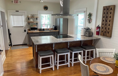 Crawfordville Cottage | Enjoy Crawfordville at the Courtyard’s Oyster Cottage