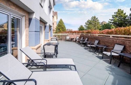 Aurora House | Enjoy Denver from our Aurora hotel