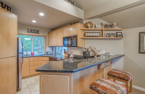 Century West Condo | Enjoy Deschutes River Views from Beautiful 2-Bedroom Mt. Bachelor Village Condo