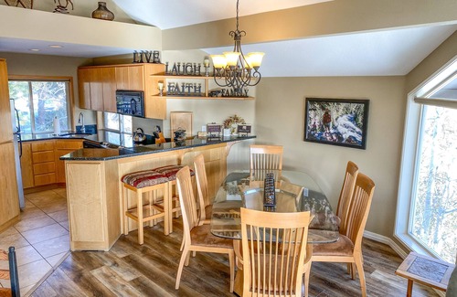 Century West Condo | Enjoy Deschutes River Views from Beautiful 3-Bedroom Mt. Bachelor Village Condo