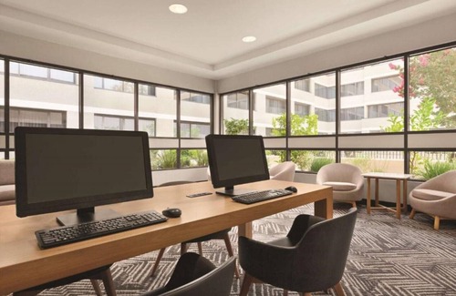 Sunnyvale House | Enjoy down-to-earth hospitality at our rooms !