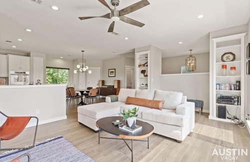 Swede Hill House | Enjoy DT In A Newly Renovated Home Covered Patio