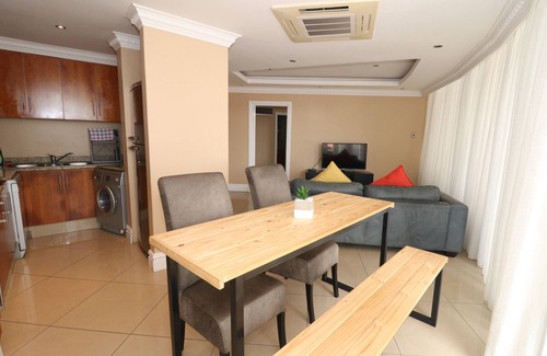 Durban Apartment | Enjoy Durbans Finest area along the beach
