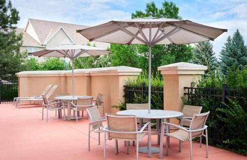 Longmont House | ENJOY EXTRA SPACE AND VIEWS AT OUR LONGMONT, CO HOTEL.