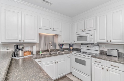 Surfside Beach Condo | ENJOY FALL WEATHER! BRING YOU BATHING SUIT!nSPACIOUS 2 BEDROOM-4 BLOCKS TO PIER.