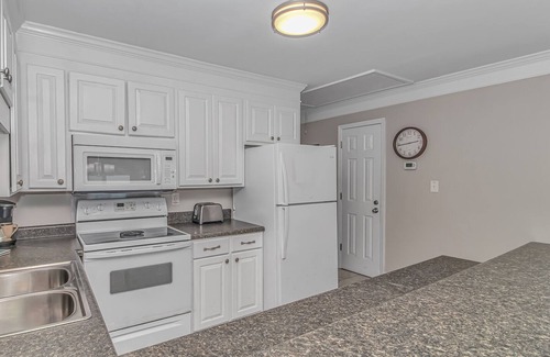 Surfside Beach Condo | ENJOY FALL WEATHER! BRING YOU BATHING SUIT!nSPACIOUS 2 BEDROOM-4 BLOCKS TO PIER.