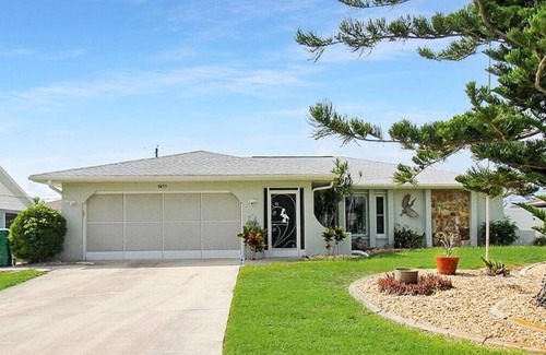 Englewood East House | Enjoy family fun in this 2/2 Englewood pool home - Avalon