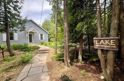 Sturgeon Bay House | Enjoy fantastic sunsets at this beautiful Door County Waterfront home!