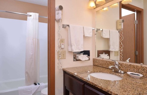 Atlantic Hotel | Enjoy Free Breakfast at Cozy Room w/Kitchenette Near East Nishnabotna River