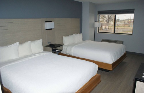 Van Buren Hotel | Enjoy Free Breakfast at Charming Inn in Van Buren | 2 Affordable Rooms