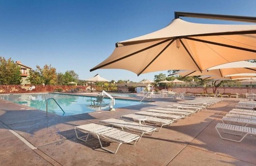Angels Camp Condo | Enjoy Golf & the Sierra Nevada Beauty in this 2BD resort condo