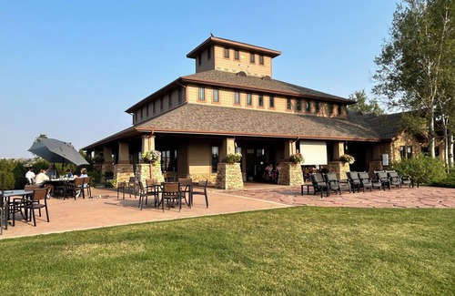 Vista Ridge House | Enjoy Golf With a Mountain View, equidistant from Denver to Boulder