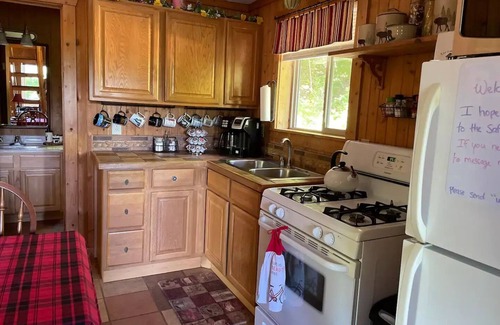 Amherst Cabin | ENJOY HOT TUB & MOUNTAIN VIEWS