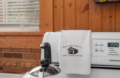 Amherst Cabin | ENJOY HOT TUB & MOUNTAIN VIEWS