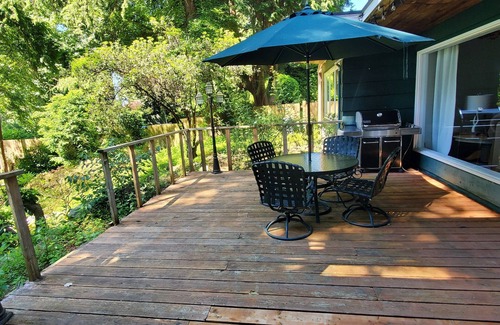 Hollyburn House | Enjoy in peace and a natural garden during your stay