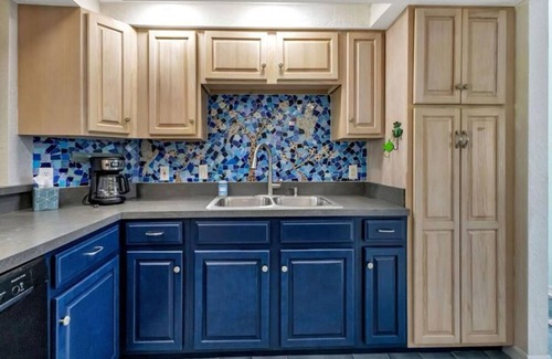 Deep Creek House | Enjoy lake views from the lanai. Charming 3-bdr home in quiet Deep Creek sub.
