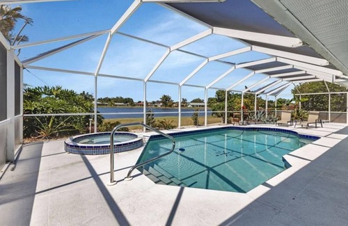 Deep Creek House | Enjoy lake views from the lanai. Charming 3-bdr home in quiet Deep Creek sub.
