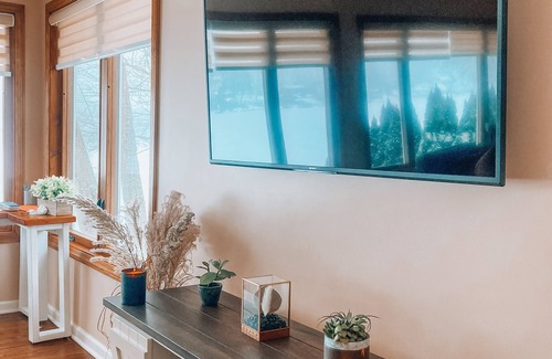 Plymouth Cottage | Enjoy Lakefront Sunsets in Cozy 2BR Cottage Escape
