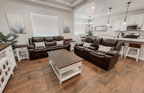 Las Cruces House | ⭐️Enjoy Las Cruces at this Farmhouse Home w/3 BR