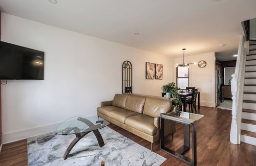 Bridgeview Apartment | Enjoy lovely view of Detroit River