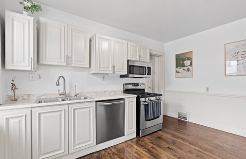 Bay View House | Enjoy Milwaukee's Bayview - 3 bed w/balcony