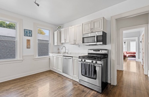 Bay View House | Enjoy Milwaukee's Bayview - 3 bed w/balcony